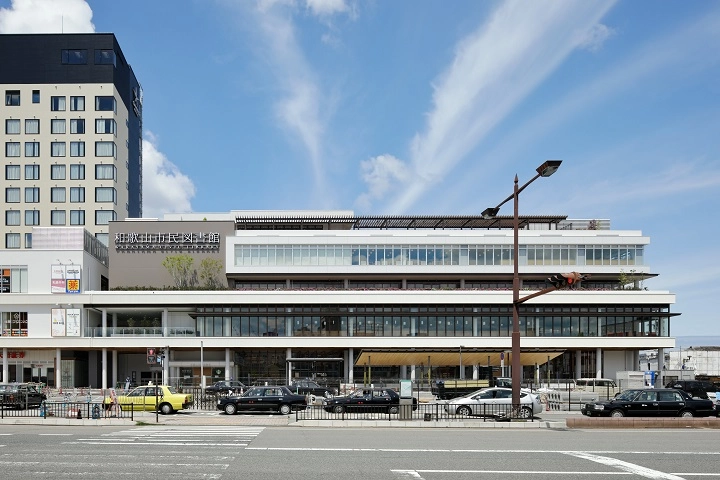 和歌山市民図書館の外観写真